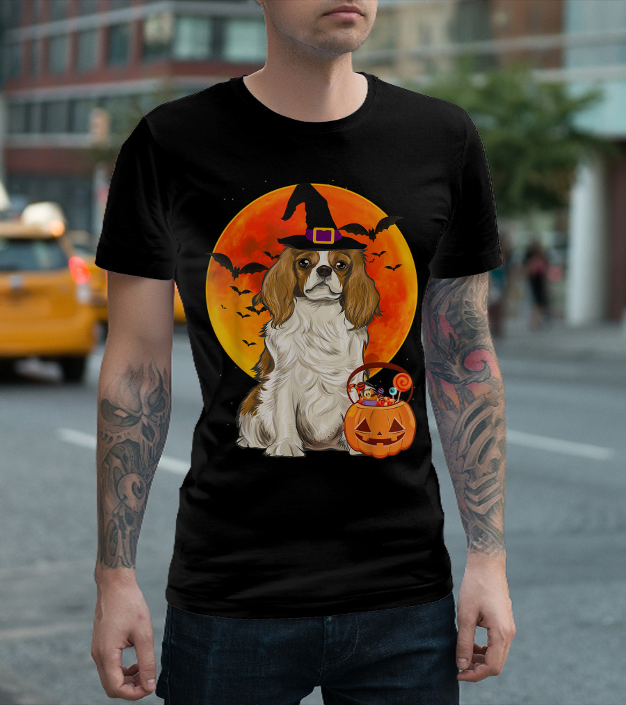 Halloween Cavalier Charles Spaniel With Pumpkin And Bats T-Shirt