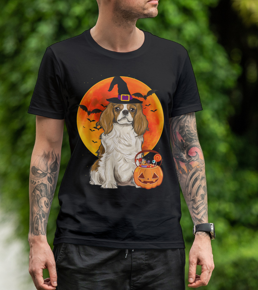 Halloween Cavalier Charles Spaniel With Pumpkin And Bats T-Shirt