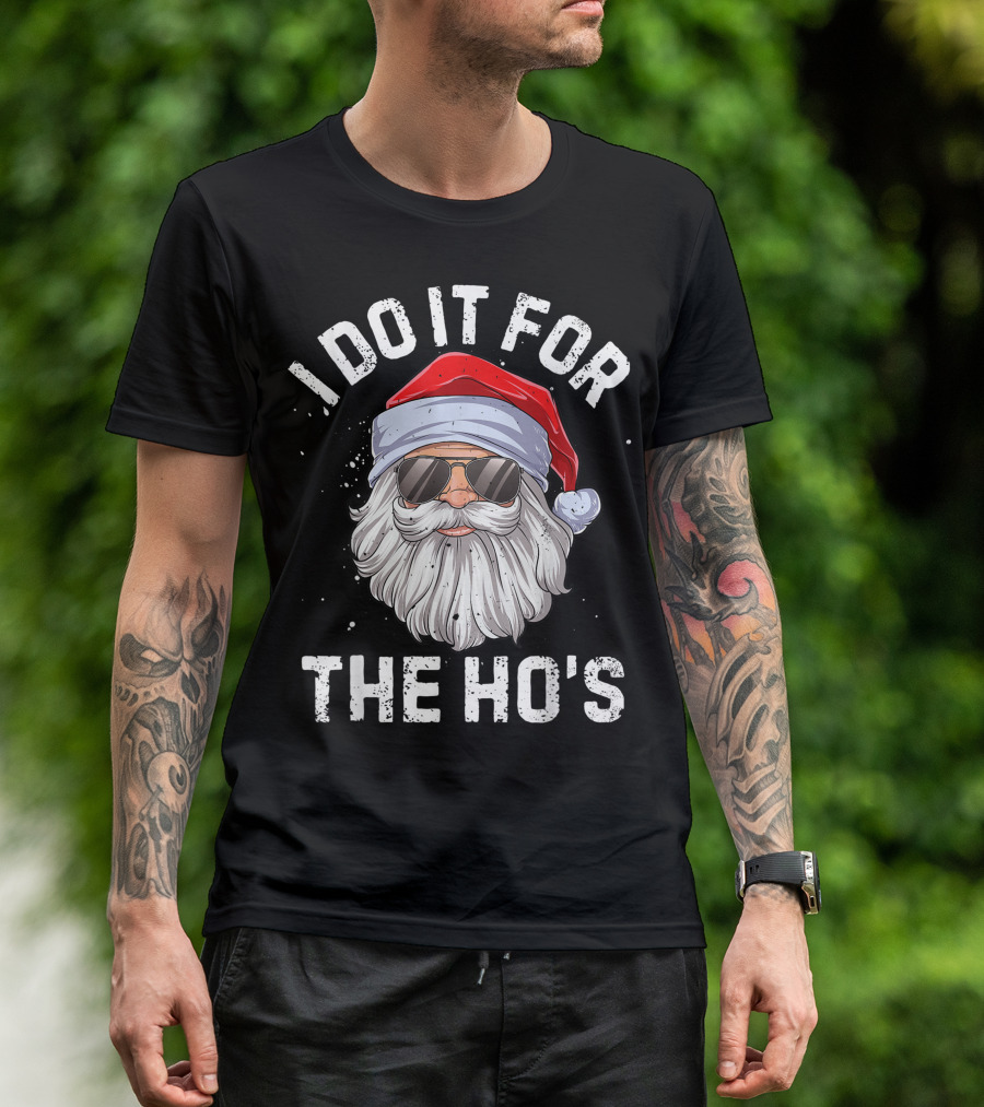 I Do It For The Ho's Funny Inappropriate Santa With Sunglasses And Red Hat T-Shirt