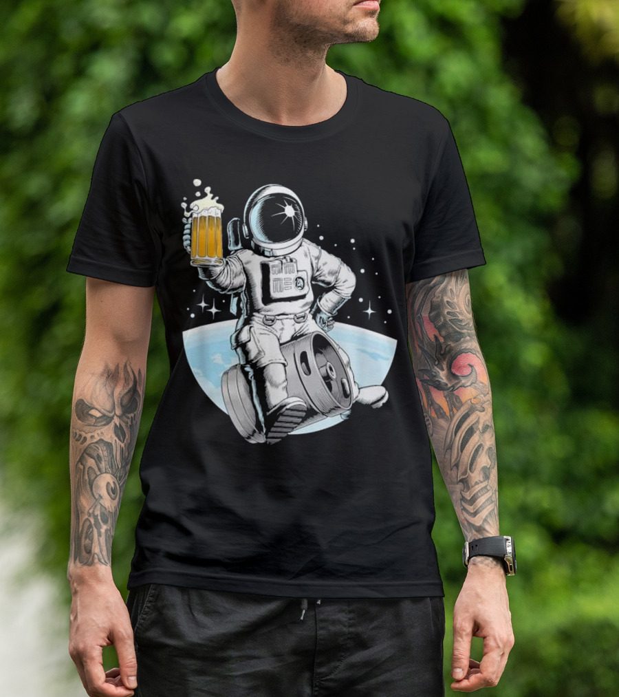 Beer Drinking Astronaut Holding A Mug Of Beer In Space With Stars And Earth Background T-Shirt