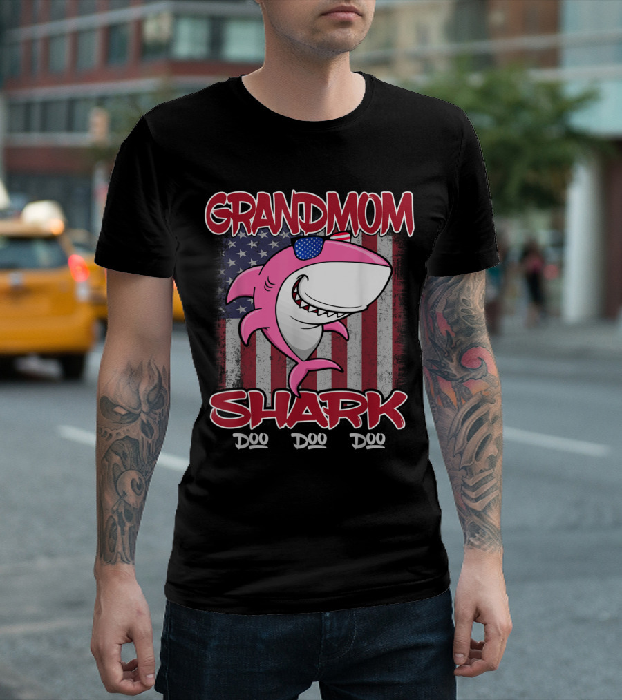 Grandmom Shark Doo Doo Doo USA American Flag Sunglasses 4th Of July T-Shirt