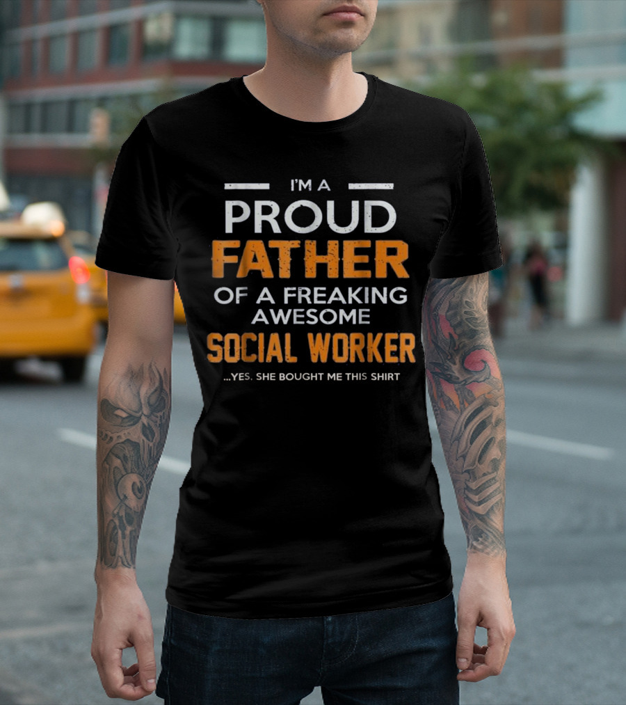 I'm a Proud Father of a Freaking Awesome Social Worker T-Shirt