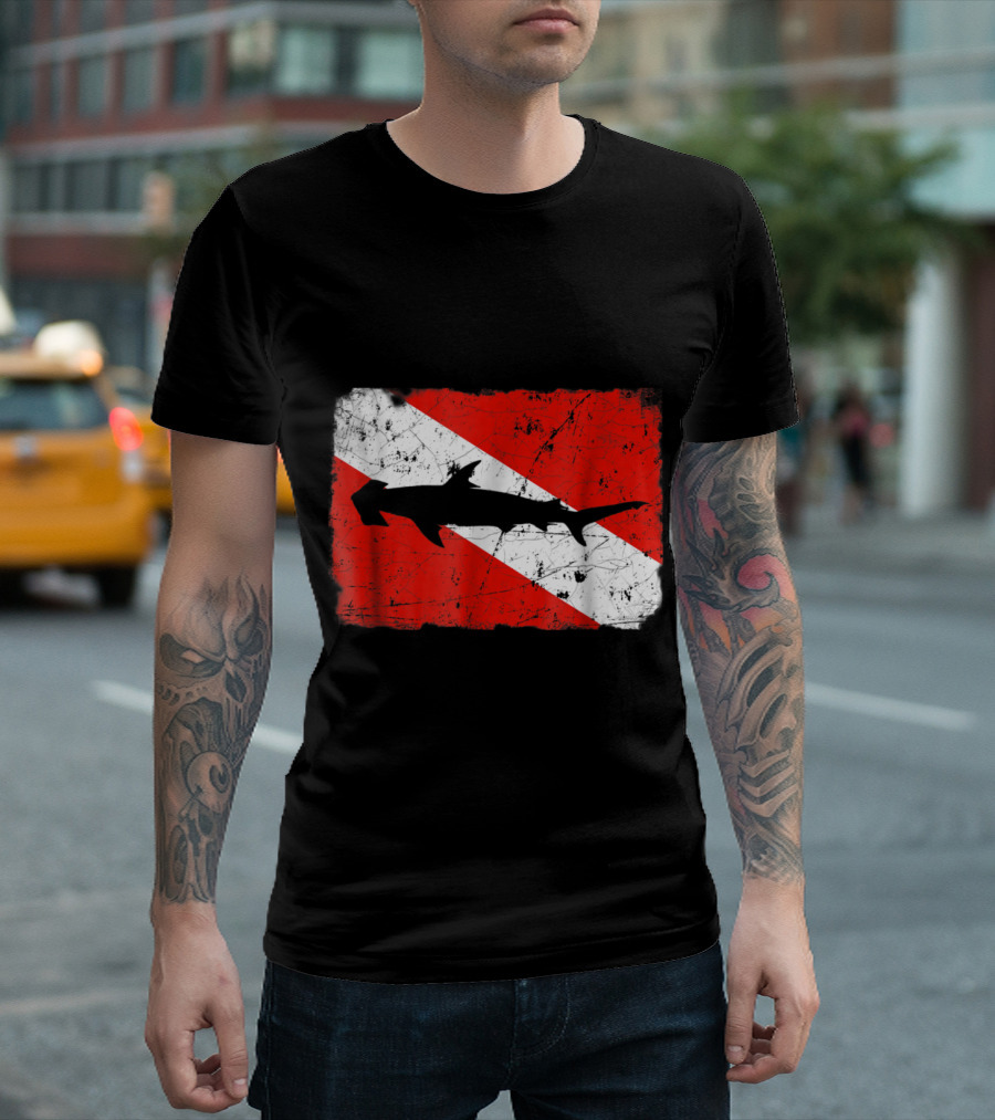 Hammerhead Shark Divers Vin Dive Flag T-Shirt