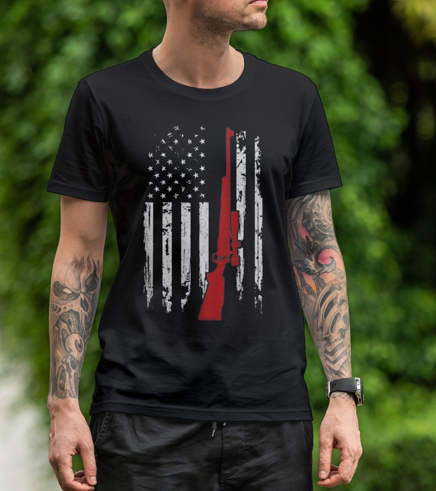 USA Distressed Flag With Red Hunting Rifle Deer Hunter T-Shirt