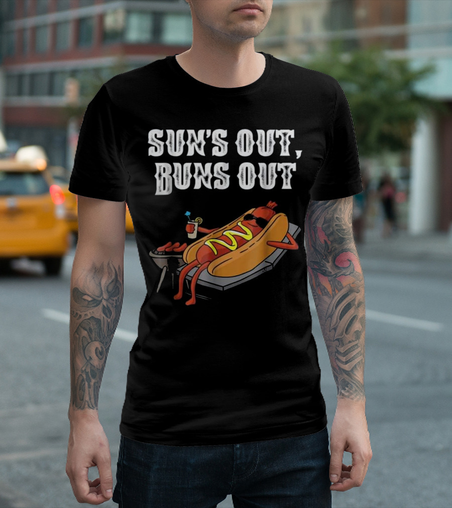 SUN'S OUT BUNS OUT Hot Dog Summer Humor with Beach Chair and Drink T-Shirt