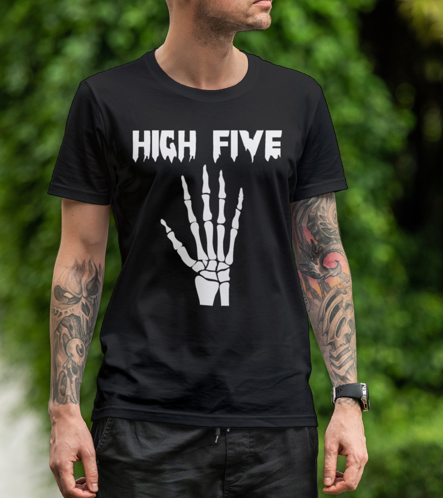 High Five Skeleton Funny Halloween Horror Scary T-Shirt