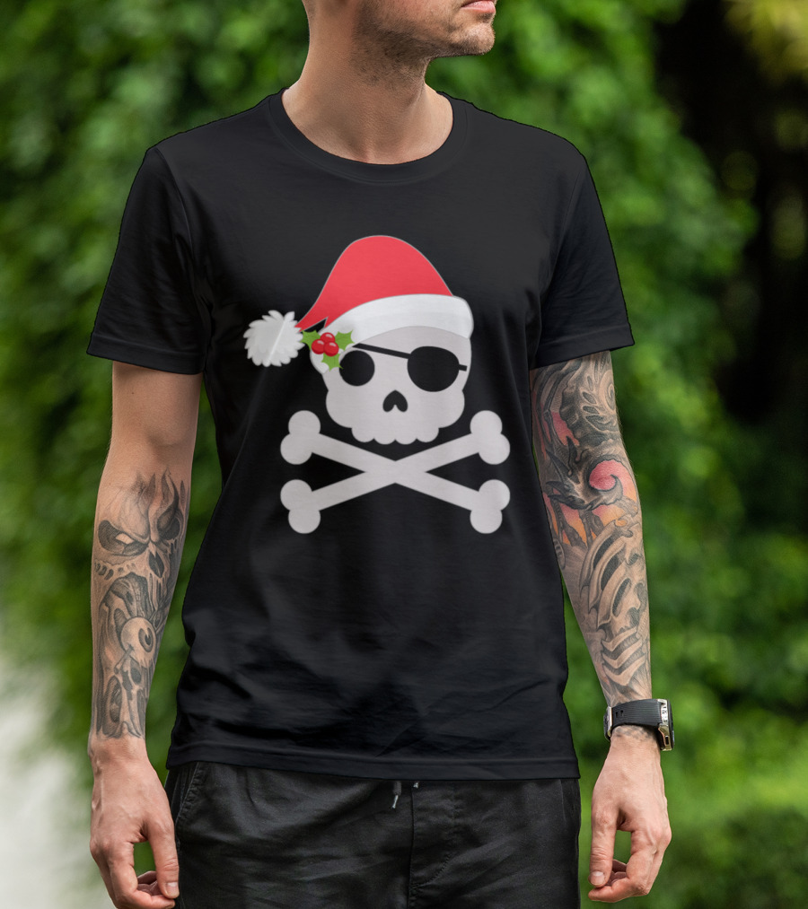 Santa Hat Pirate Skull And Crossbones T-Shirt