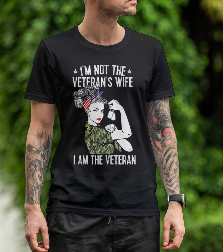 I'm Not The Veteran's Wife I Am The Veteran Rosie The Riveter Camo And Dog Tags T-Shirt