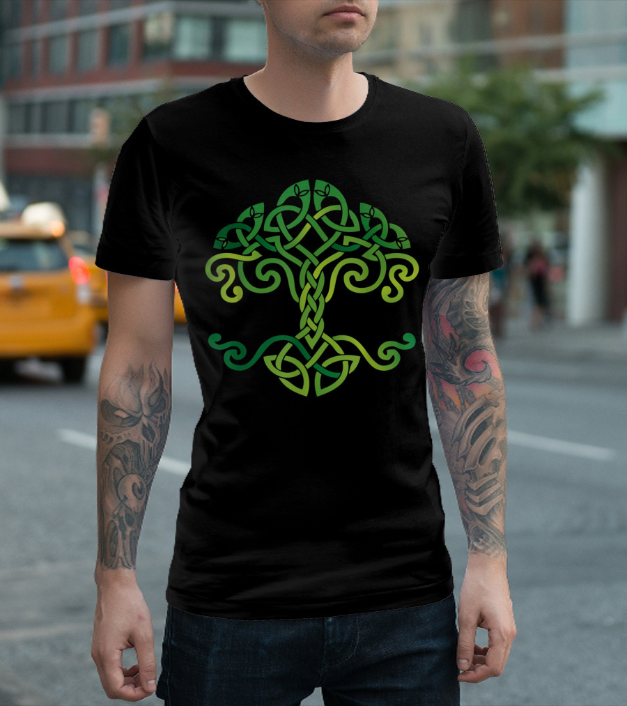 Celtic Knot Tree St Patrick's Day Irish Symbol with Green Interwoven T-Shirt