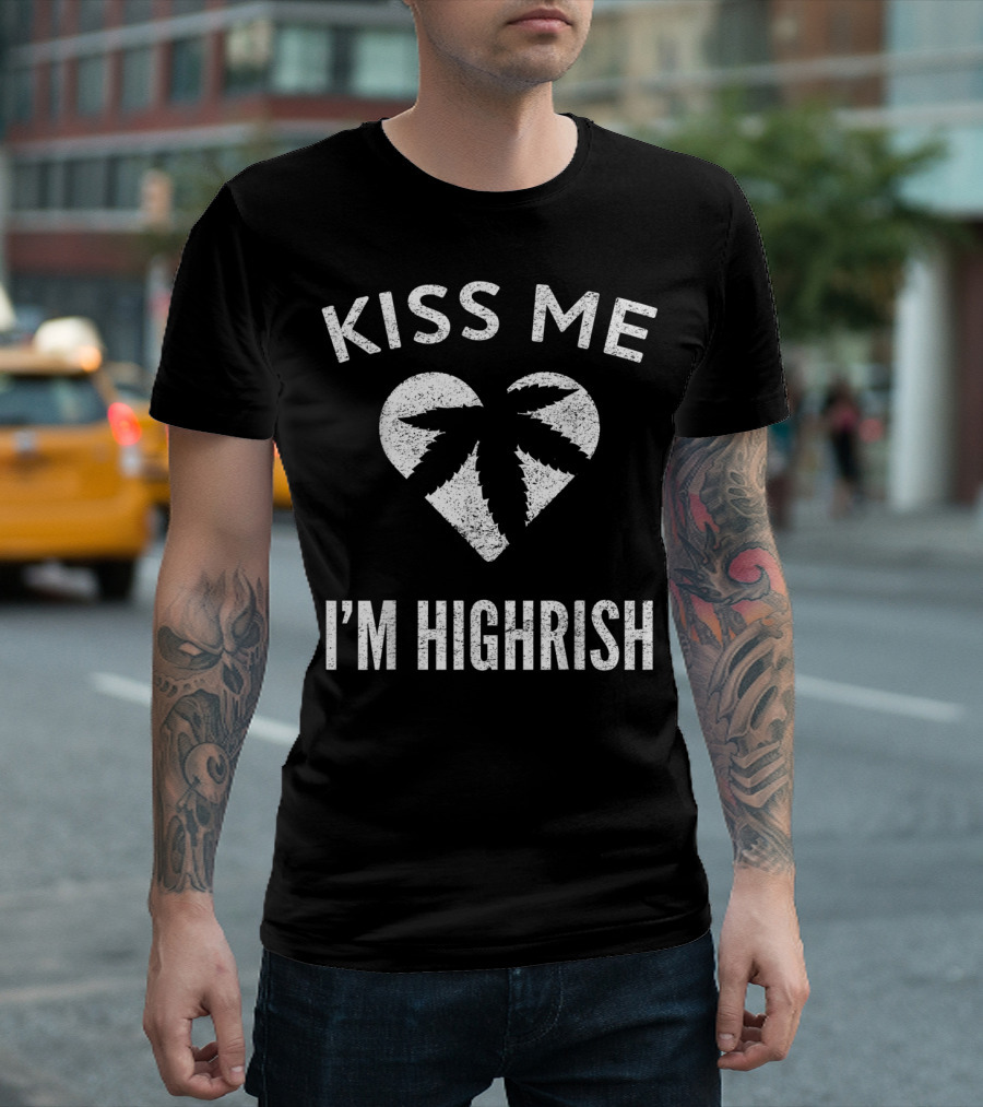 Kiss Me I'm Highrish Heart Leaf St Patrick's Day T-Shirt