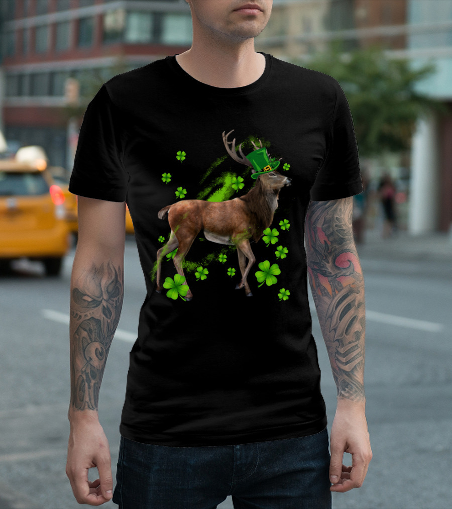 Moose with Irish Shamrock and Leprechaun Hat for St Patrick's Day T-Shirt