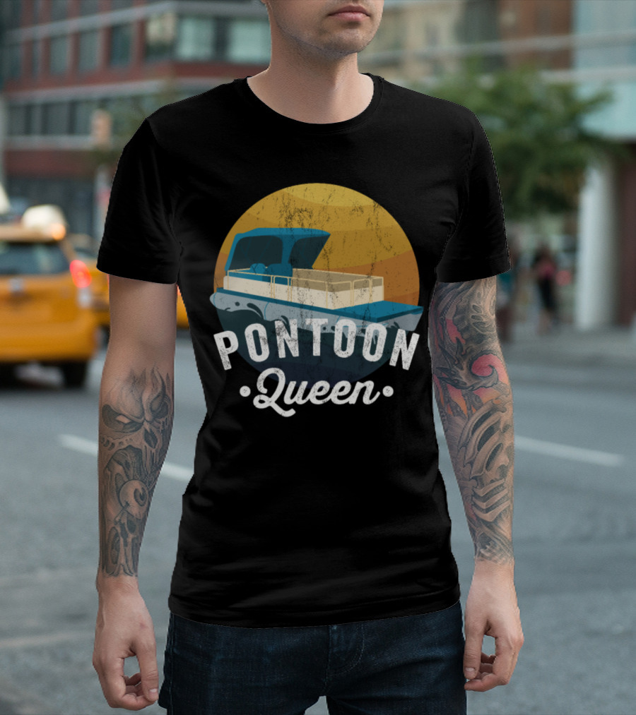 Pontoon Queen Vintage Women Funny Boating Sunset T-Shirt