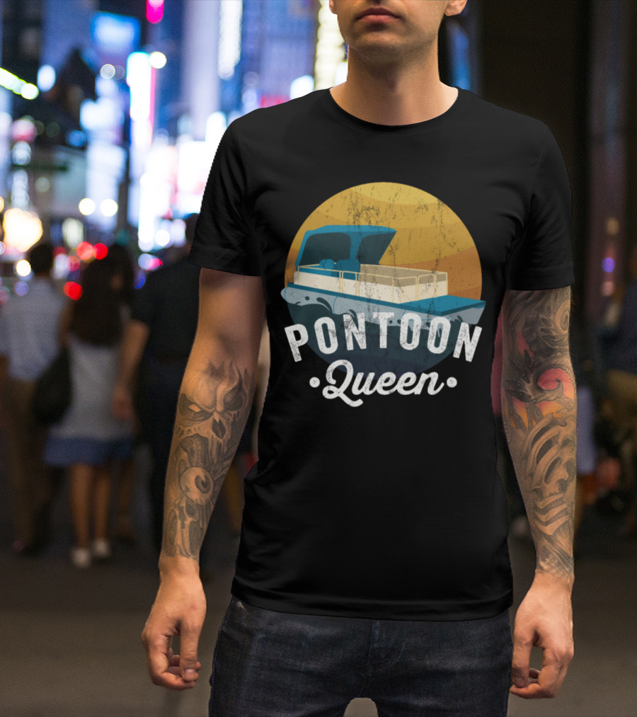 Pontoon Queen Vintage Women Funny Boating Sunset T-Shirt