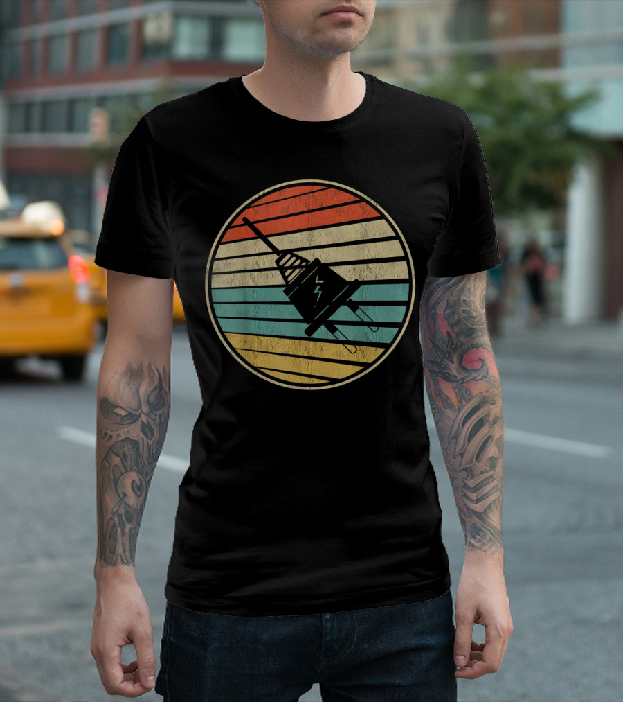 Cute Electrician Vintage 70s 80s Retro Plug Circle T-Shirt
