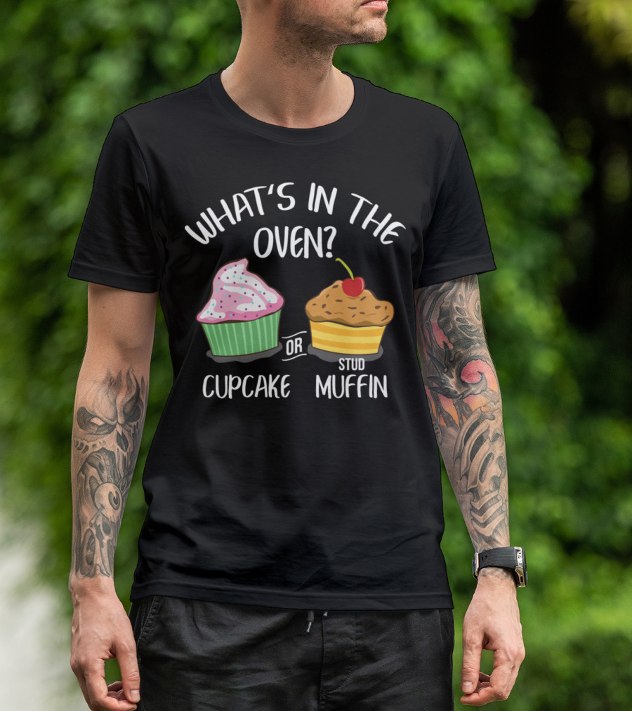 WHAT'S IN THE OVEN CUPCAKE OR STUD MUFFIN BAKERY PASTRY CONFECTIONER BAKING T-Shirt