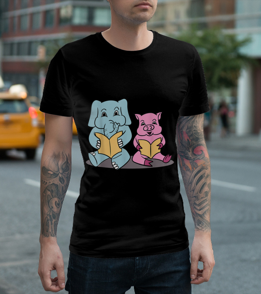 Pig and Elephant Friends Reading Together Joyfully T-Shirt