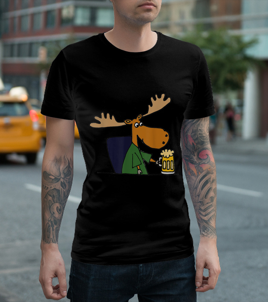 Smiletodaytees Moose Cheerful Cartoon Antlers Beer Mug T-Shirt
