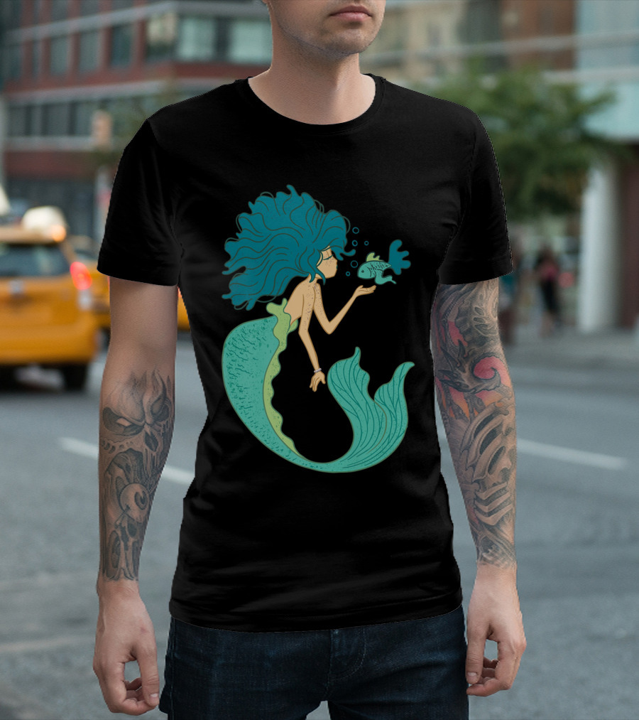 Mermaid Kissing Fish Underwater Scene With Flowing Hair T-Shirt