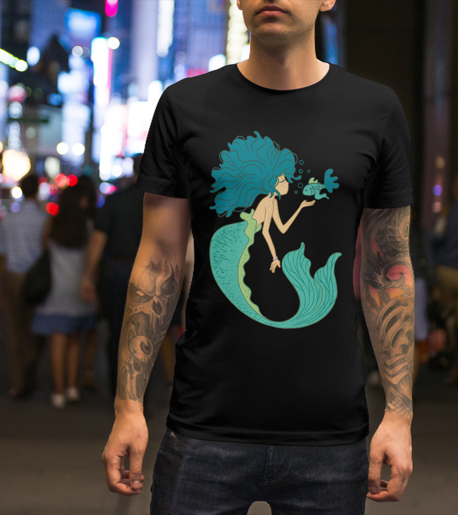 Mermaid Kissing Fish Underwater Scene With Flowing Hair T-Shirt