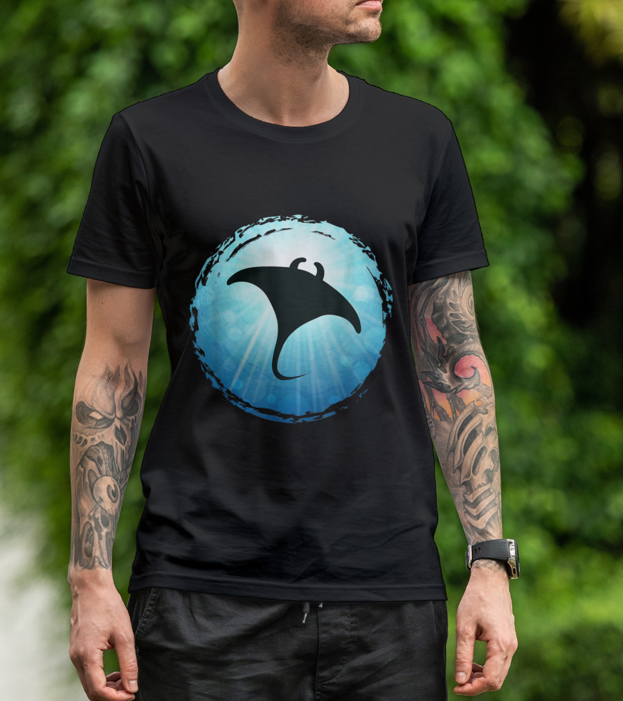 Manta Ray Blue Ocean Scuba Diving Freediving Silhouette In Deep Sea Circle T-Shirt
