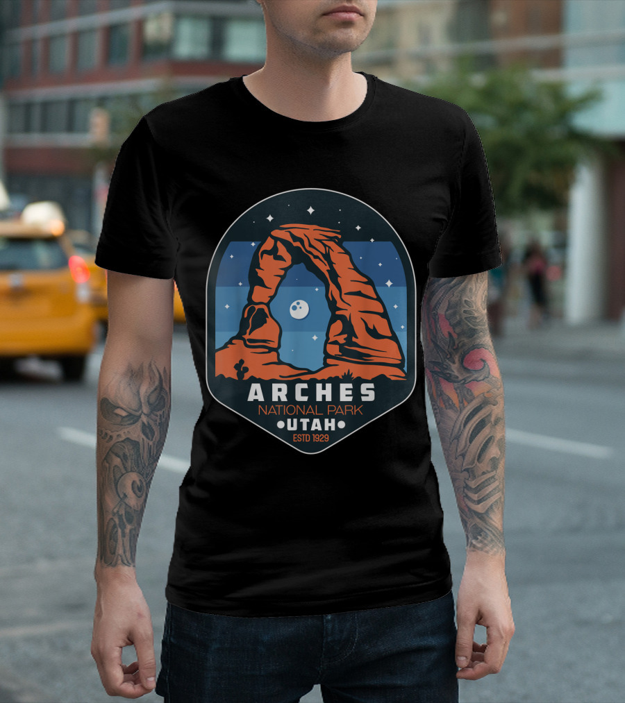 Vintage Arches National Park Utah Delicate Arch Estd 1929 Night Sky T-Shirt