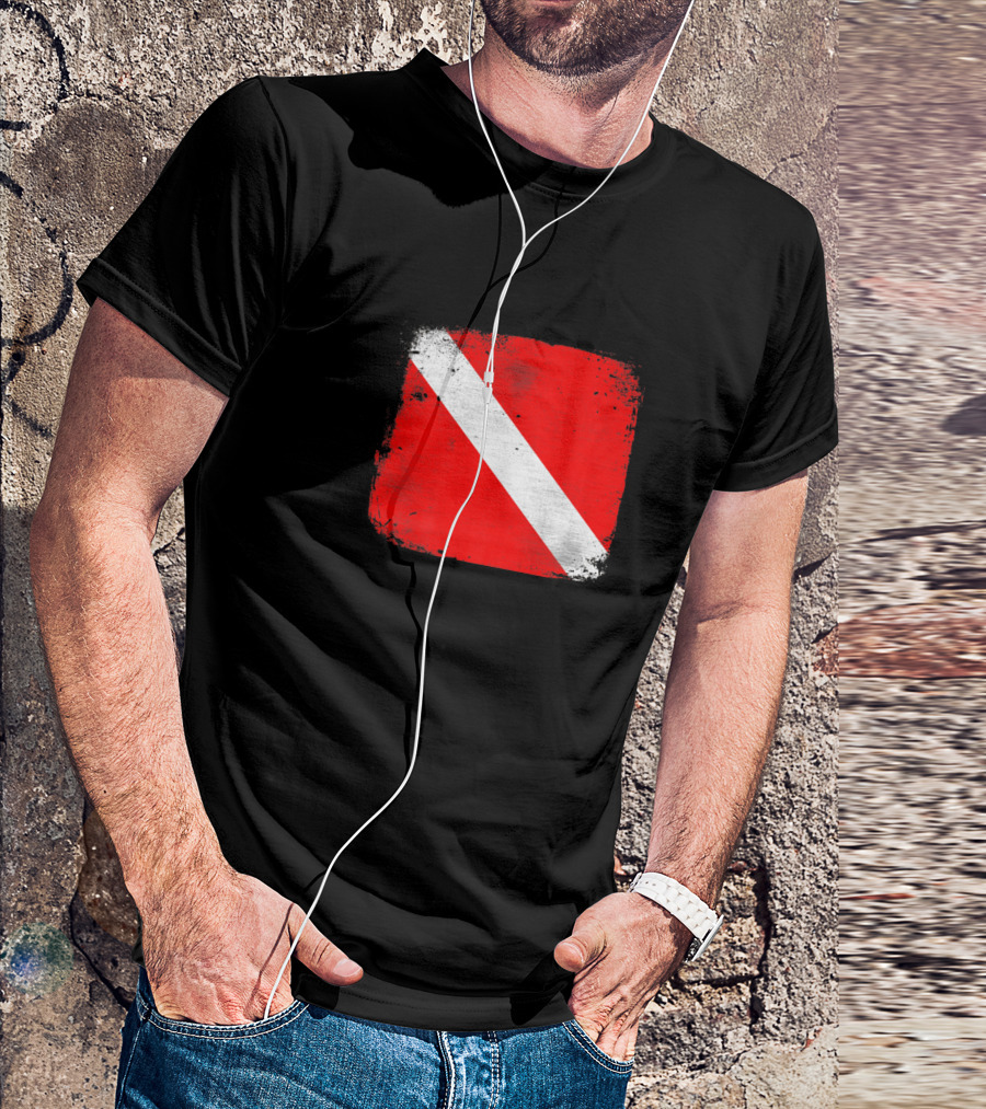 SCUBA Dive Flag Divemasters Instructors Vintage Distressed Red White Stripe T-Shirt