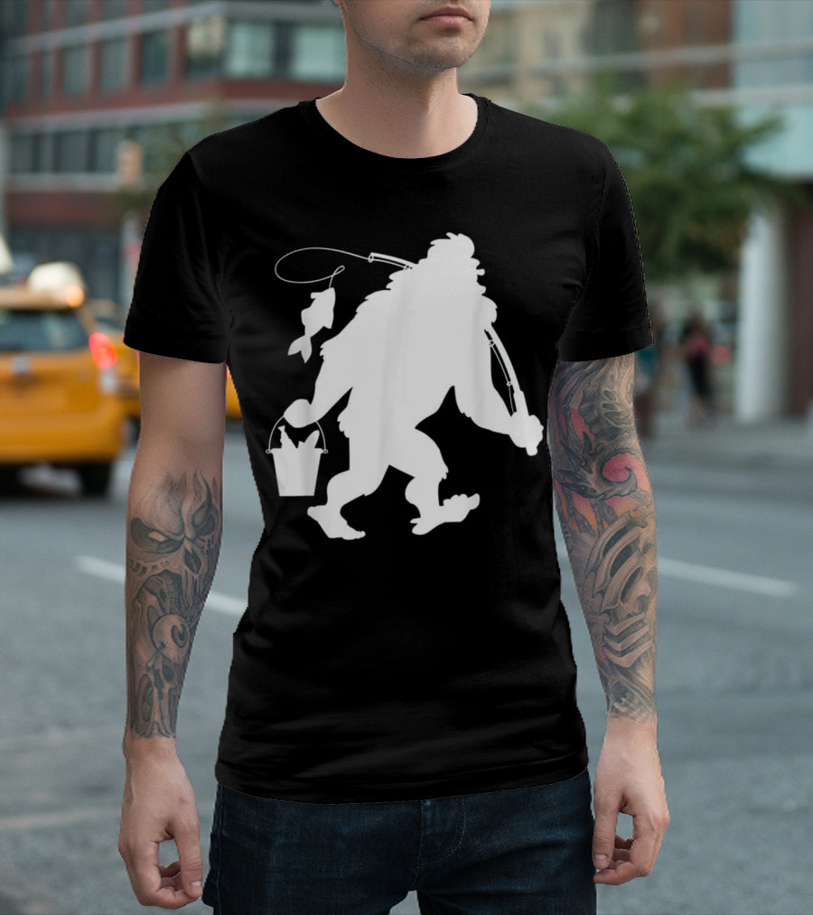 BIGFOOT FISHING BIG FOOT SASQUAT CATCHING FISH T-Shirt