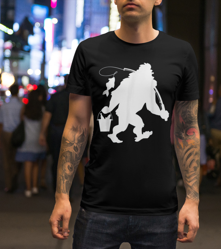 BIGFOOT FISHING BIG FOOT SASQUAT CATCHING FISH T-Shirt