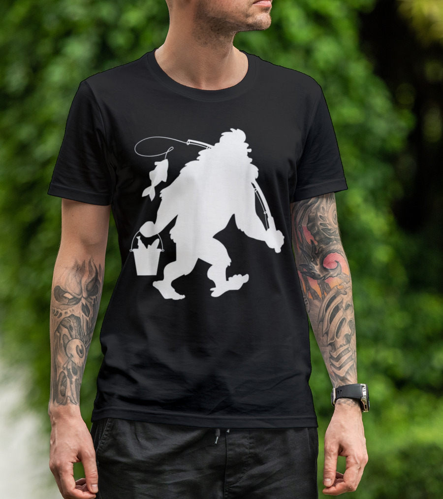 BIGFOOT FISHING BIG FOOT SASQUAT CATCHING FISH T-Shirt