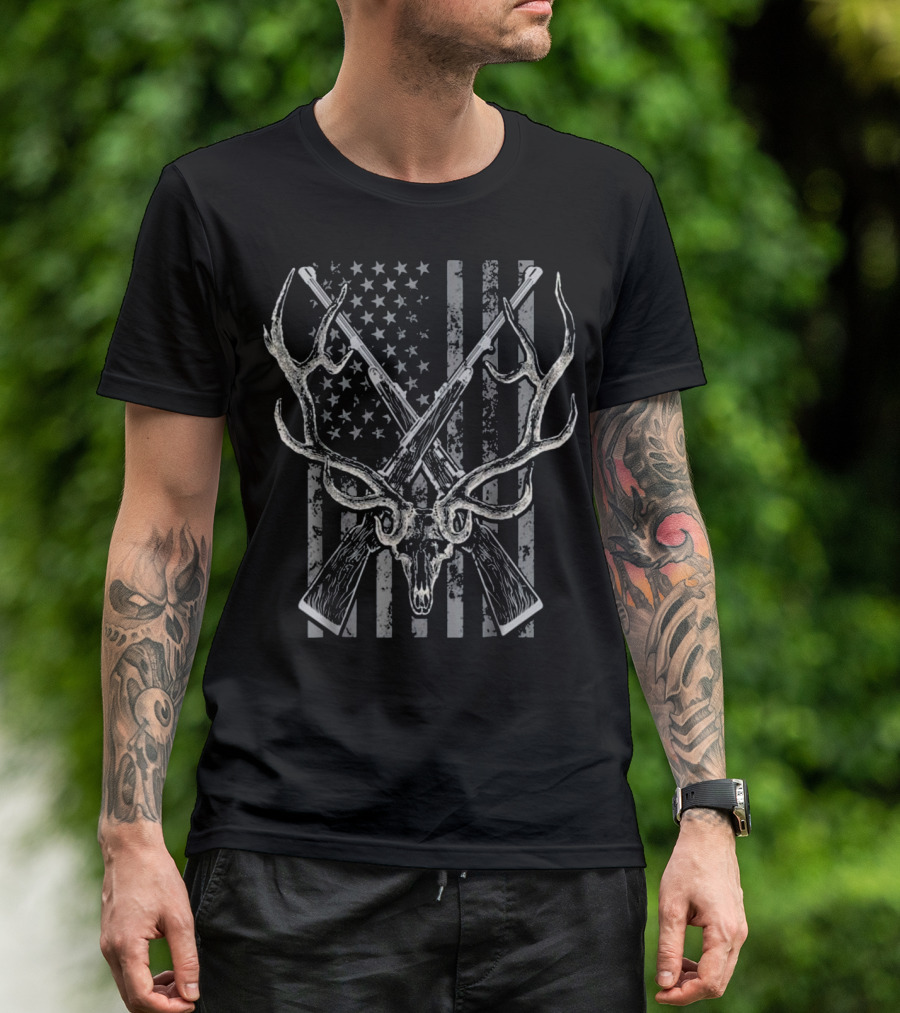 American USA Flag Deer Skull Antlers Crossed Guns Hunting T-Shirt