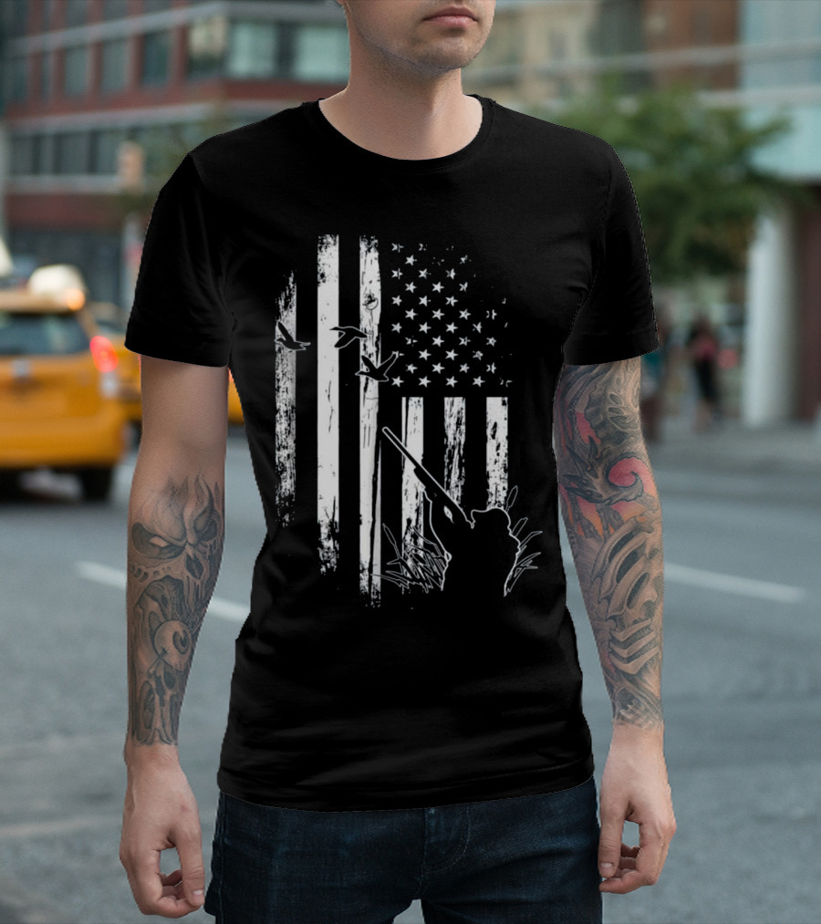 Mens Duck Hunting American Flag USA Hunters Silhouette Birds Stars Stripes T-Shirt