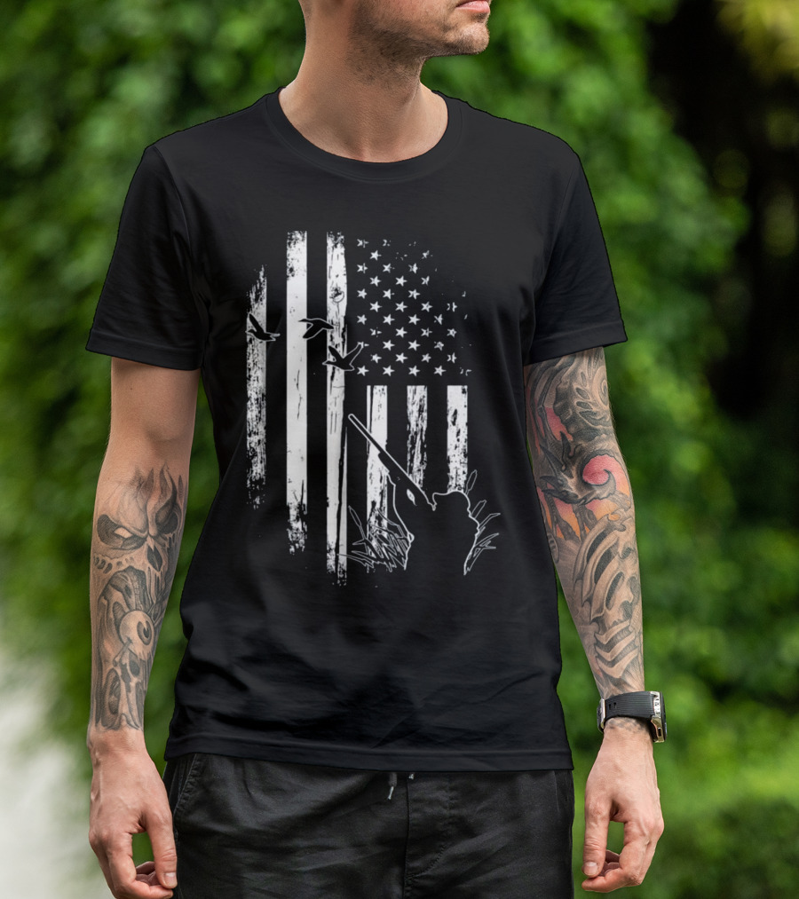 Mens Duck Hunting American Flag USA Hunters Silhouette Birds Stars Stripes T-Shirt