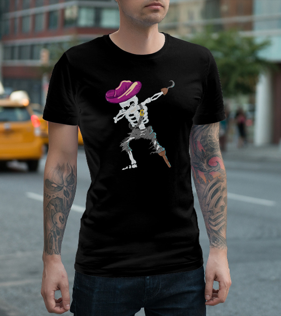 Halloween Dabbing Skeleton Pirate With Hook Hand And Tricorne Hat T-Shirt
