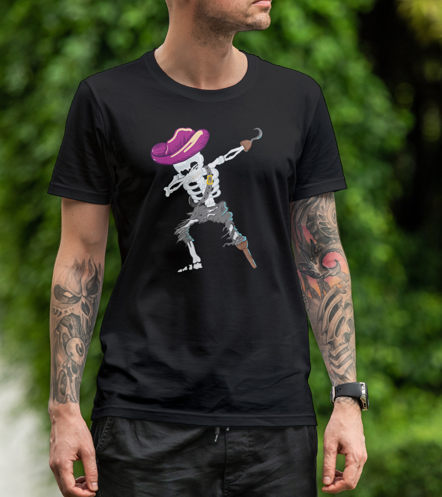 Halloween Dabbing Skeleton Pirate With Hook Hand And Tricorne Hat T-Shirt