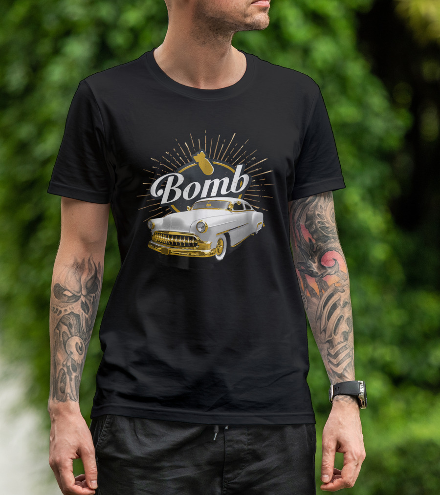 Bomb Low Rider Car With Golden Detailing For Men T-Shirt