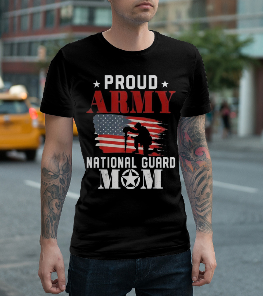 Proud Army National Guard Mom American Flag Soldier T-Shirt
