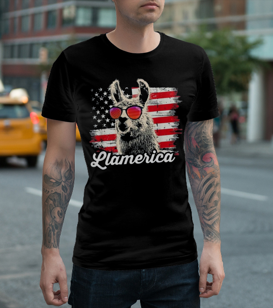 Llamerica American Llama Funny Patriotic With Sunglasses And USA Flag T-Shirt