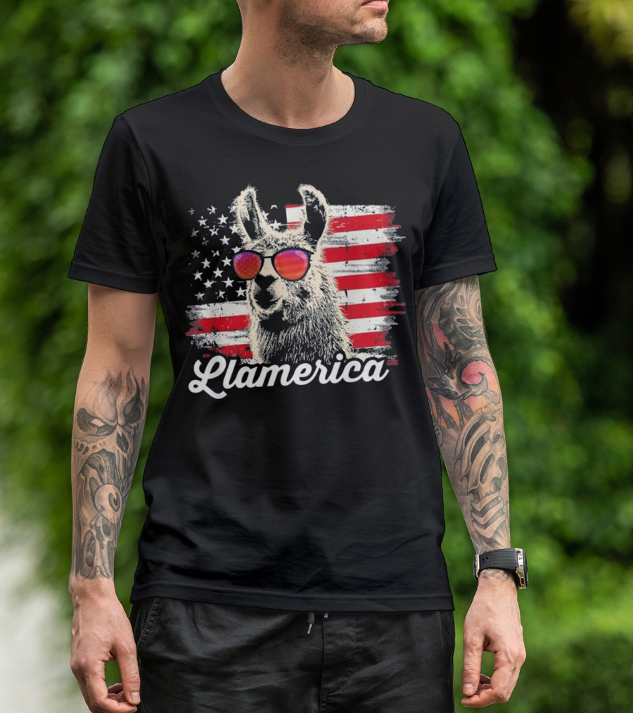 Llamerica American Llama Funny Patriotic With Sunglasses And USA Flag T-Shirt