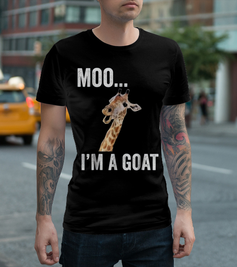 MOO I'M A GOAT Funny Farm Animal Giraffe Humor T-Shirt