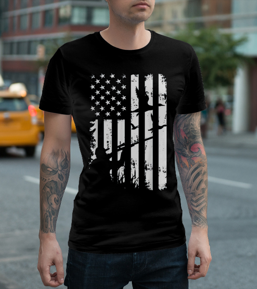 Cool USA Flag Duck Hunting Outdoor Scene T-Shirt