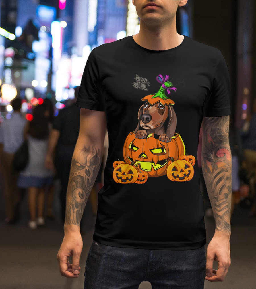 Dachshund In Pumpkin With Halloween Jack-o'-Lanterns And Bat T-Shirt