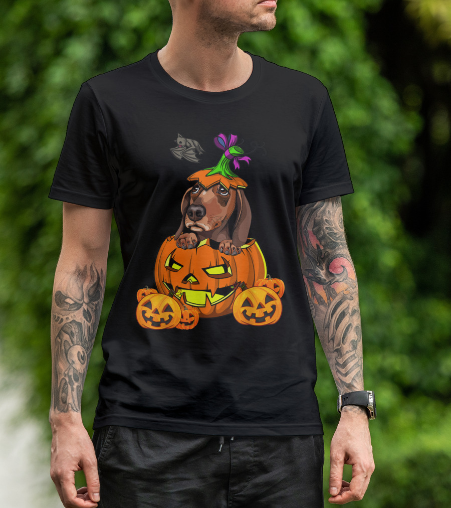 Dachshund In Pumpkin With Halloween Jack-o'-Lanterns And Bat T-Shirt