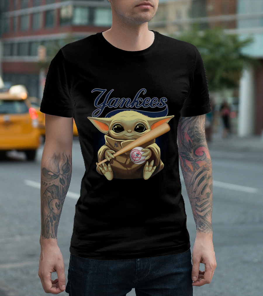Yankees Baby Alien Holding Baseball Bat And Ball T-Shirt