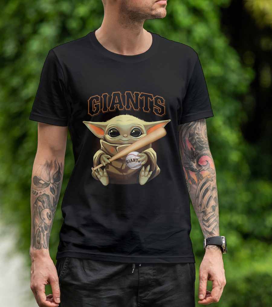 San Francisco Giants Baby Yoda With Baseball And Bat T-Shirt