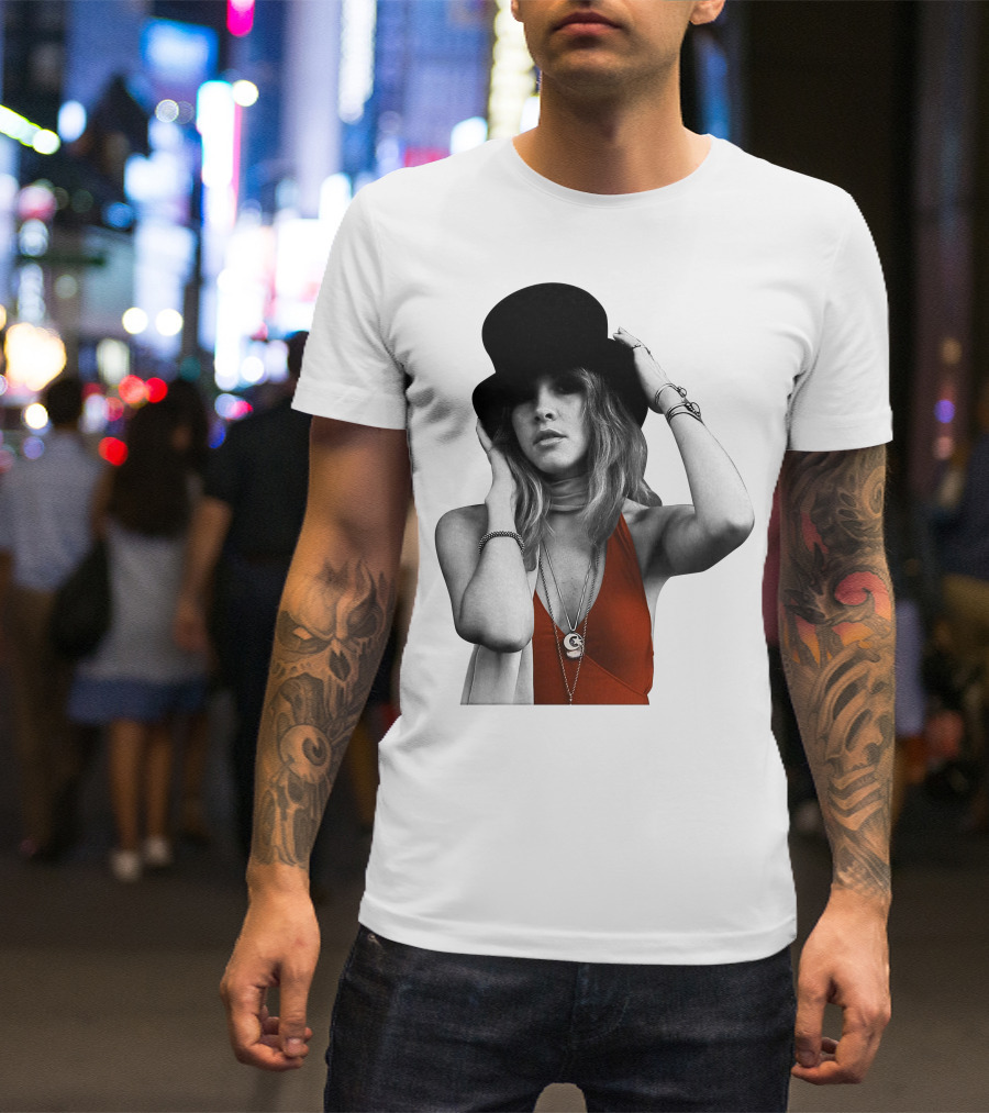 Vintage Style Woman With Hat And Jewelry T-Shirt