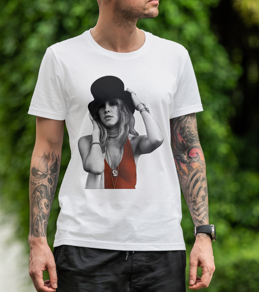 Vintage Style Woman With Hat And Jewelry T-Shirt