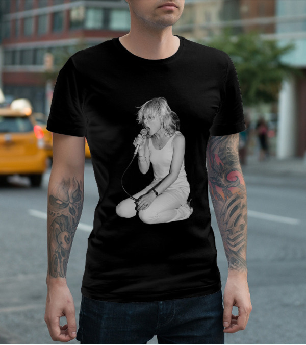 Blondie Lead Singer Onstage Kneeling Performance T-Shirt