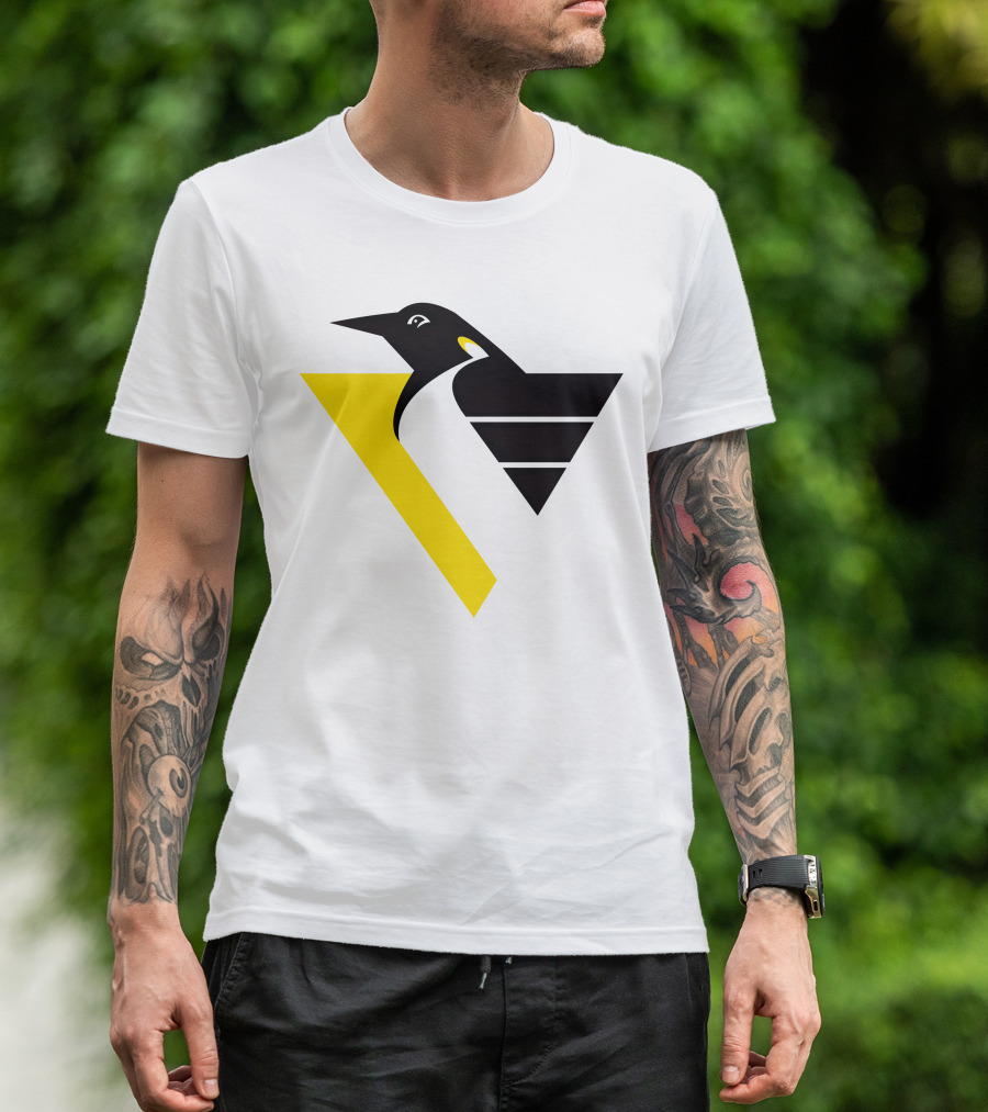 Pittsburgh Penguins Retro Penguin Triangles T-Shirt