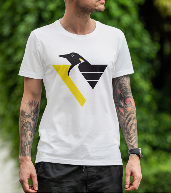 Pittsburgh Penguins Retro Penguin Triangles T-Shirt
