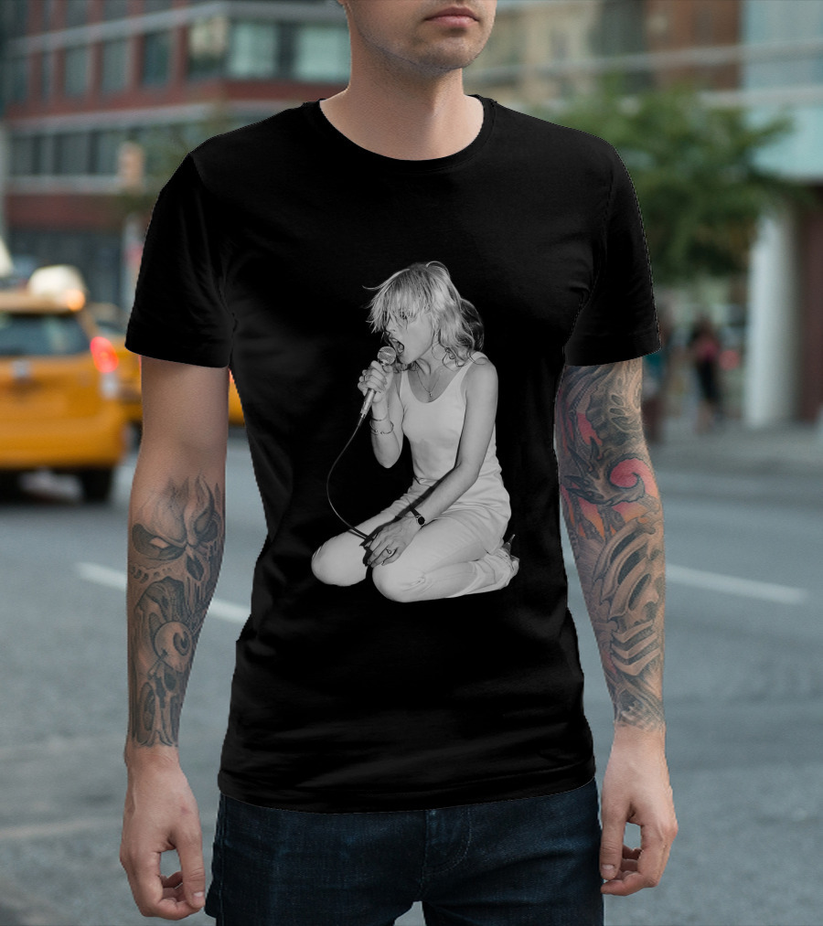 Bld 9 Concert Performer In White Ensemble T-Shirt